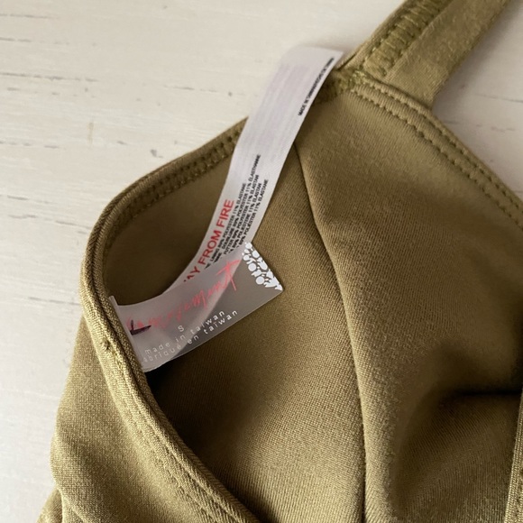NWOT Free people movement olive green front twist sports bra - Picture 3 of 7